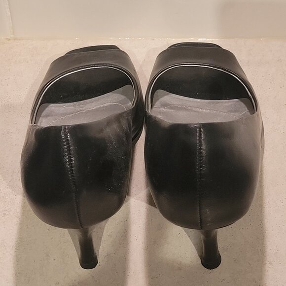 Tahari Riddle Women's size 9.5 open toe pumps shoes - Picture 7 of 12